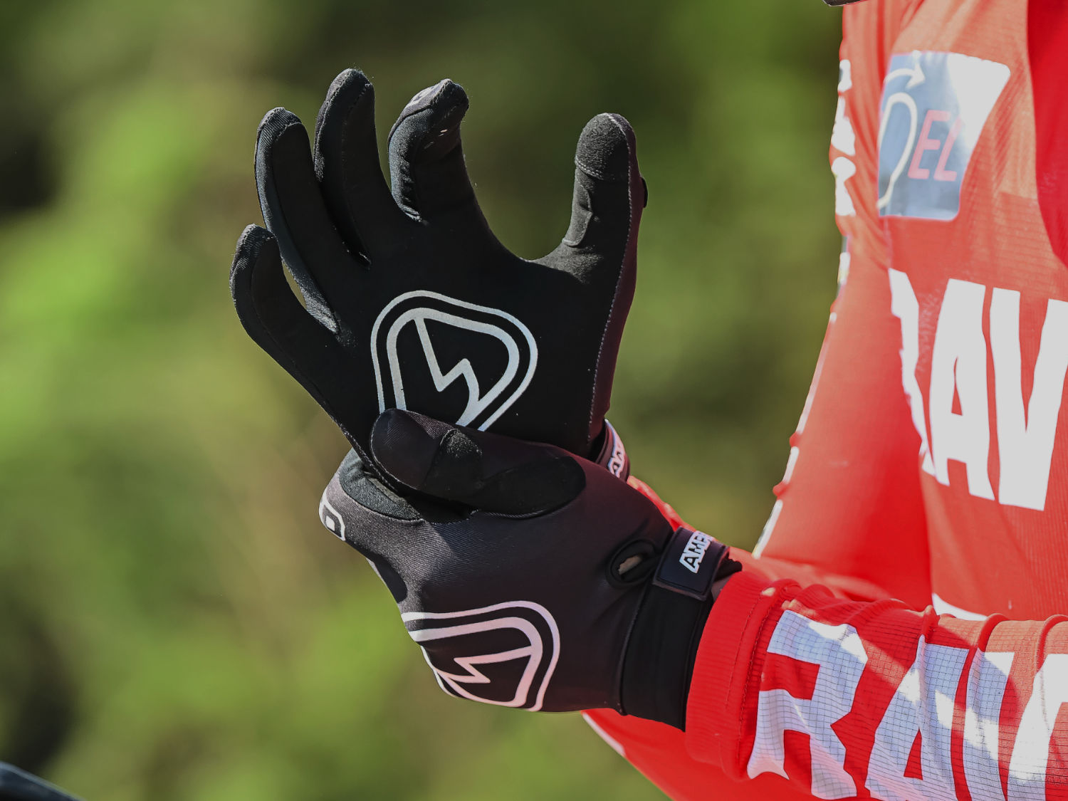 Amped Icon Riding Glove used by Charlie Frost