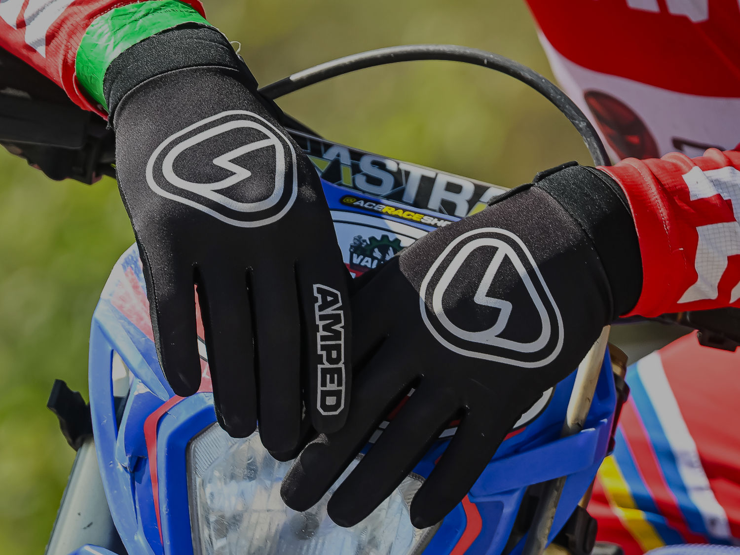 Amped Icon Riding Glove used by Charlie Frost